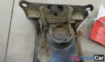 Кронштейн опоры АКПП от Toyota Prius 1997-2003