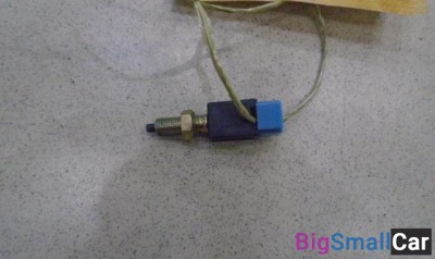 Датчик включения стоп-сигнала от Nissan Cube Z10 1998-2002 - купить Перми