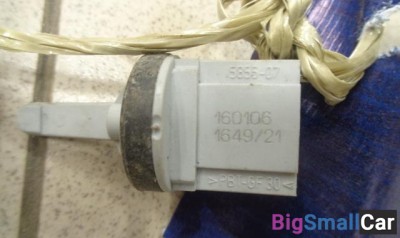 Датчик температуры воздуха (в корпусе отопителя) от Skoda Octavia A5 2004-2013 - купить Перми