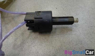 Датчик включения стоп-сигнала от Mitsubishi Pajero, Montero 3 1999-2006 - купить Перми