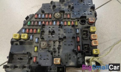 Блок предохранителей подкапотный от Cadillac STS 2005-2011 - купить Перми