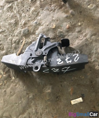 Замок капота Toyota Corolla